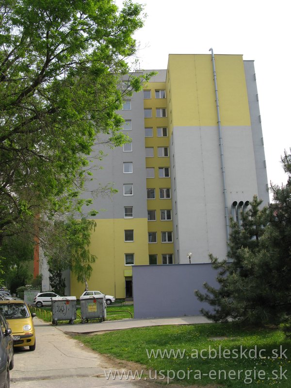 Bytový dom na Bajzovej 4 v Bratislave - senzorové osvetlenie Steinel