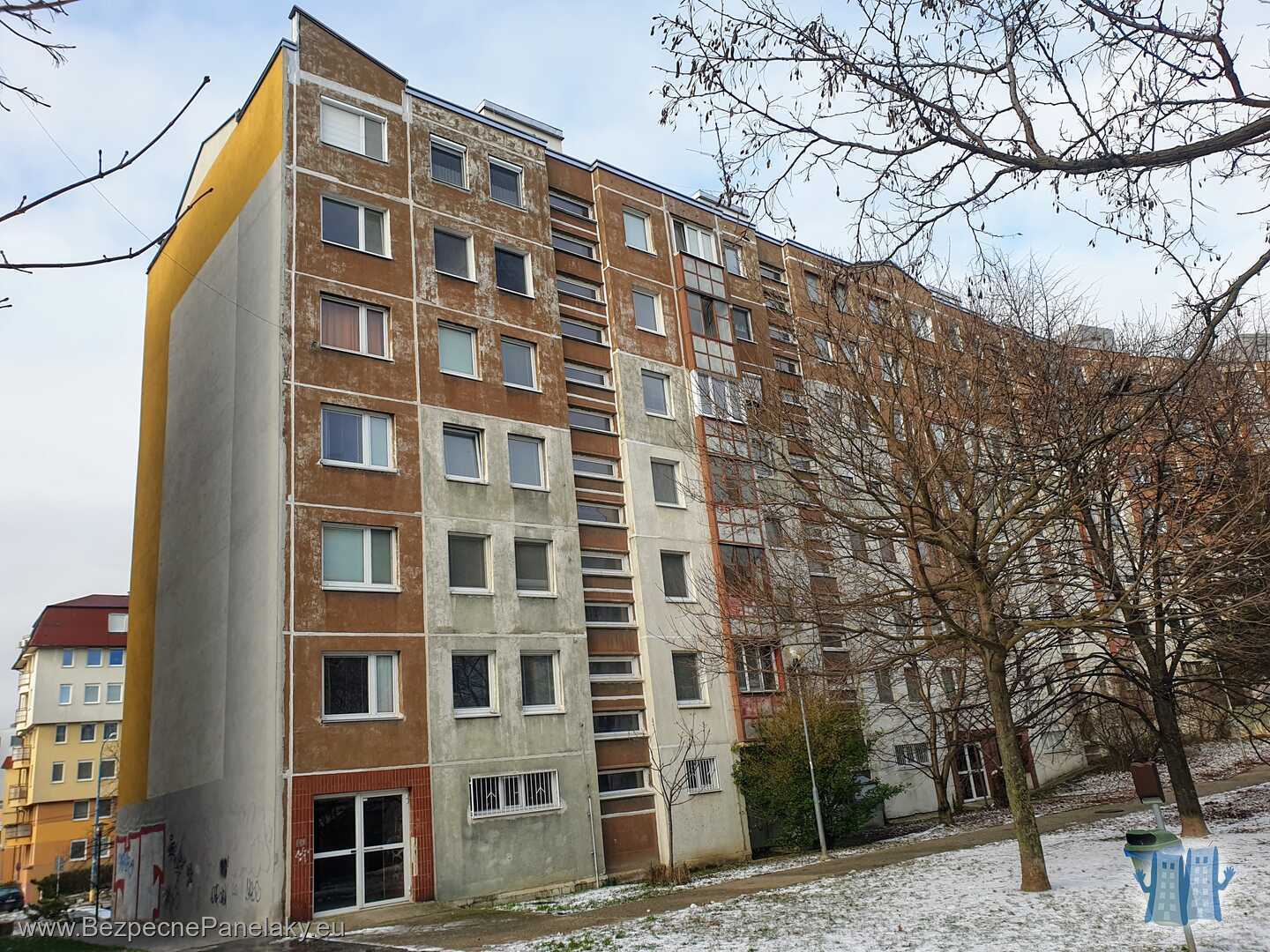 Bytový dom Hany Meličkovej 20,22 v Bratislave (zozadu)